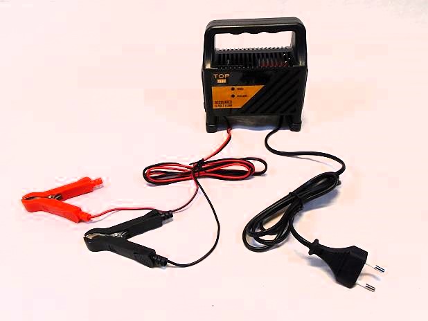 Acculader 12 V.  6A.