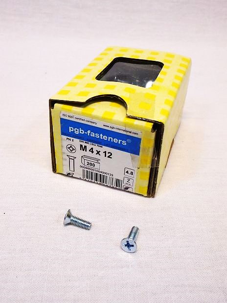 Metaalschroef M4 x 12 verzinkt kruiskop PH 2, doos 200 stuks