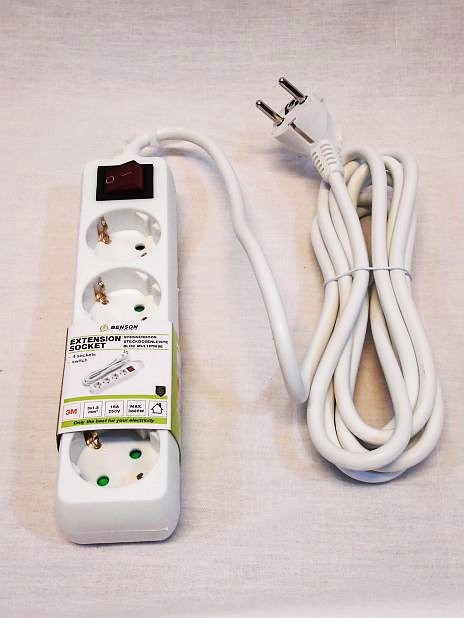 Stekkerdoos 4-voudig met 3 m. snoer en schakelaar 230 V.